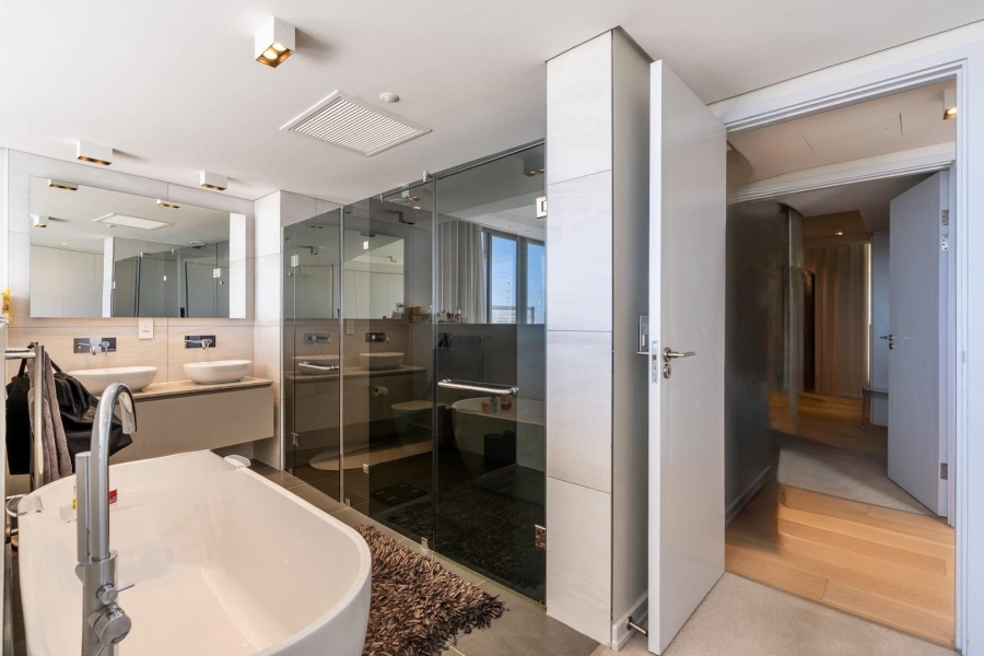 To Let 3 Bedroom Property for Rent in Sea Point Western Cape